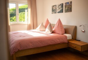 2 bedrooms, free WiFi, bed sheets - Baßler Schlossblick Apartment with Private Terrace, Balcony and Wi-Fi (Kappelrodeck)