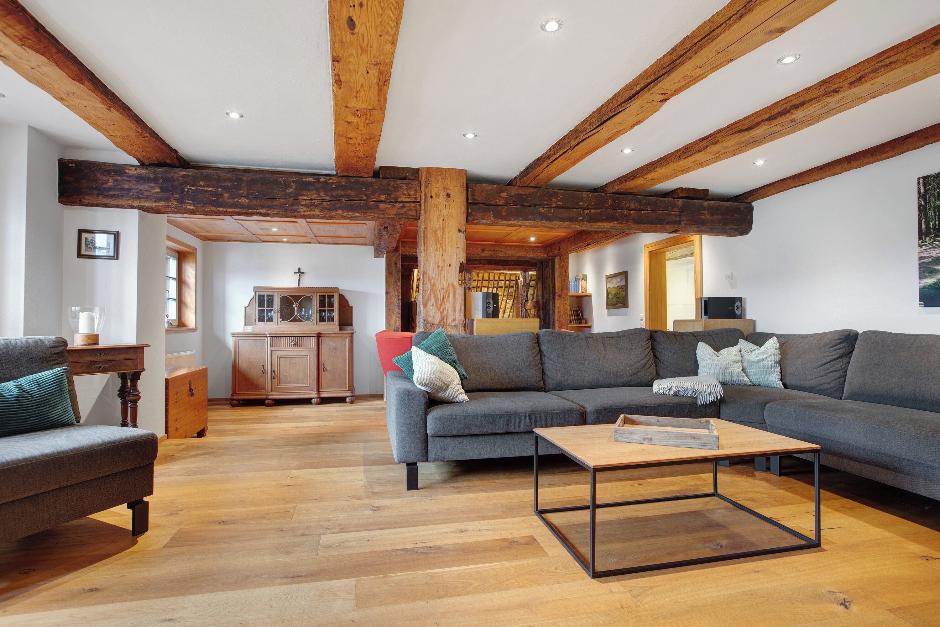 テレビ、DVD プレーヤー、ステレオ