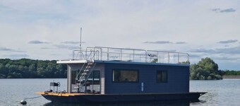 Panoramic electric boat, sail on the Lac du Der without a license. Eclaron