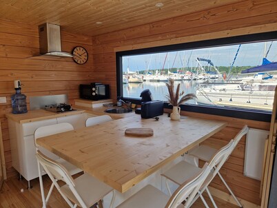 Panoramic electric boat, sail on the Lac du Der without a license. Eclaron