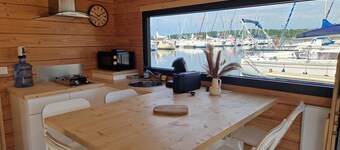 Panoramic electric boat, sail on the Lac du Der without a license. Eclaron