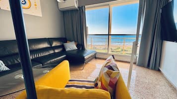 Romantic Apartment, 1 Double Bed, Sea View, Poolside | Living area