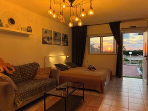 Romantic Studio, 1 Double Bed, Sea View, Poolside - Gugel Waves Apartments (Nahariya)