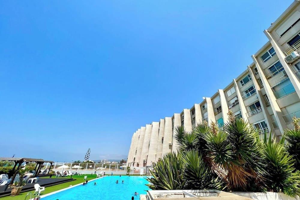 Gugel Waves Apartments