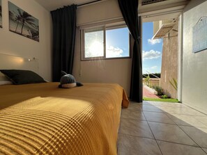 浪漫开间, 1 张双人床, 海景, 池畔 | 免费 WiFi、床单