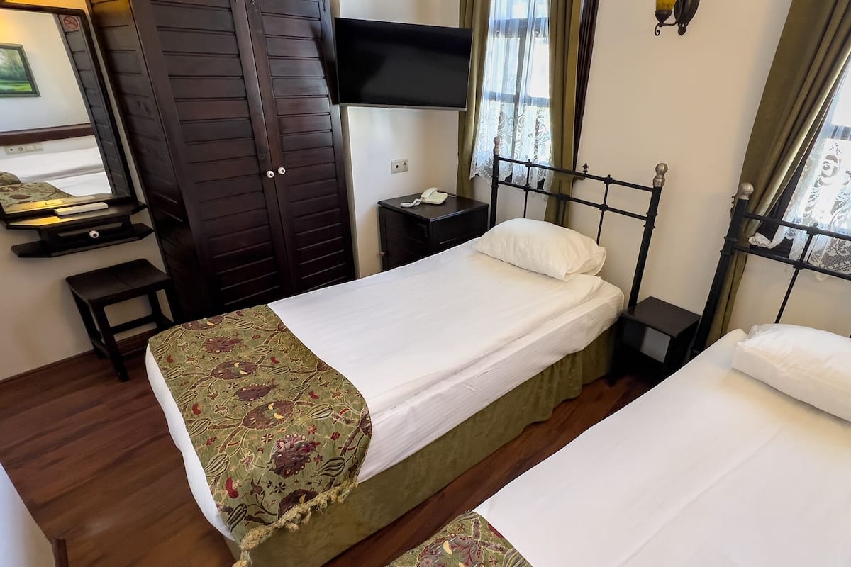 Standard Twin Room | Minibar, in-room safe, free WiFi