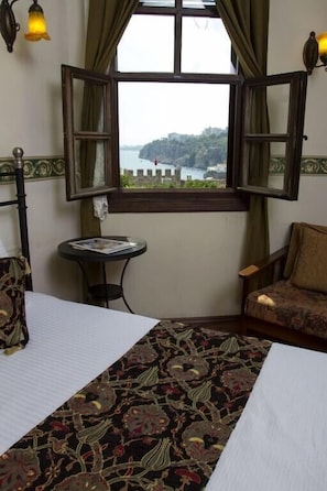 Een minibar, een kluis op de kamer, gratis wifi