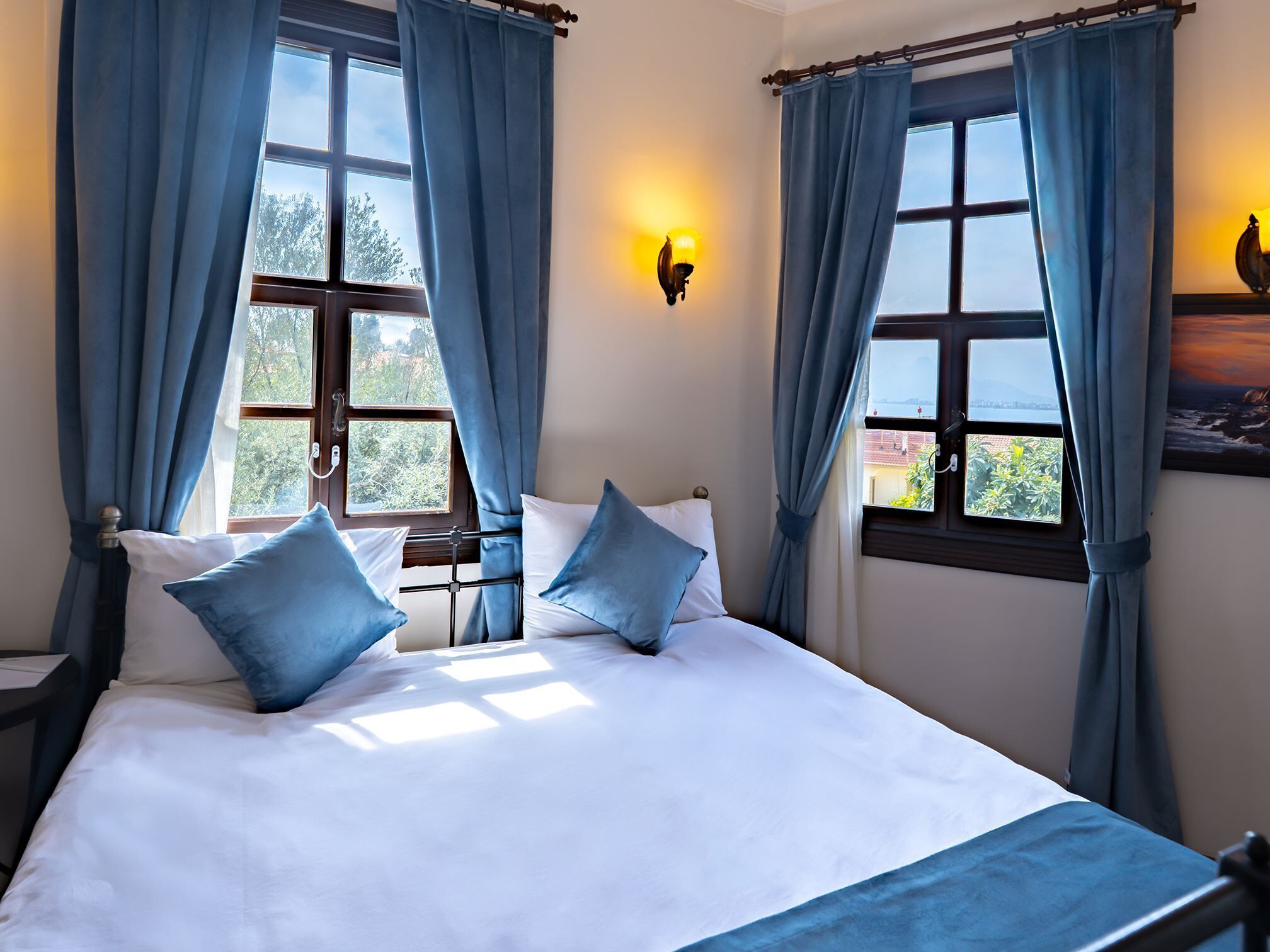 Standard Double Room, Sea View | Minibar, in-room safe, free WiFi