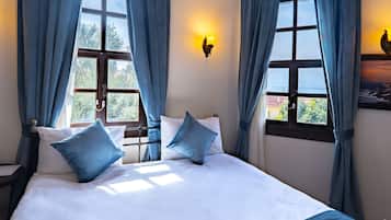 Standard Double Room, Sea View | Minibar, in-room safe, free WiFi