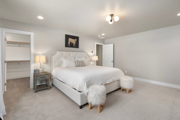 5 habitaciones, tabla de planchar con plancha, wifi y ropa de cama 