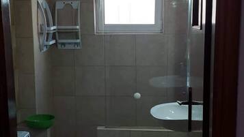 Bruser, hårtørrer, håndklæder