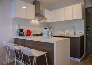 Fridge, microwave, stovetop, dishwasher