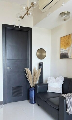 Apartment, City View | Bathroom - Uptown Parksuites Tower One (Taguig)