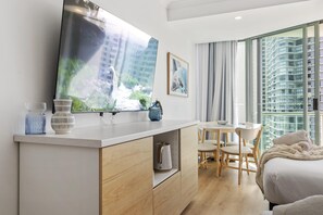 1 bedroom, in-room safe, free WiFi, bed sheets