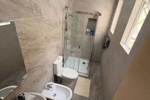 Shower, hair dryer, bidet, soap - Paceville Best Stay for Groups! (St. julian's)