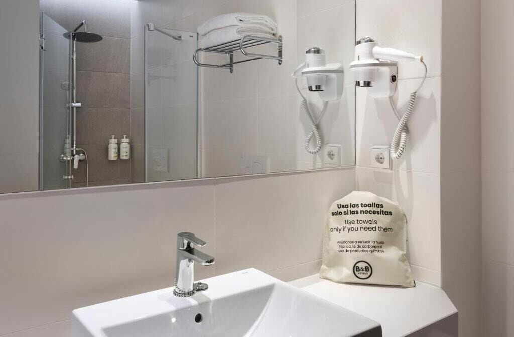 Foto - B&B HOTEL Sevilla Bormujos