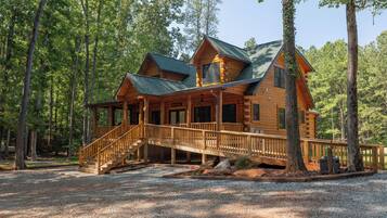 Hand peeled log posts and wide steps wait to greet you on All Decked Out’s massive outdoor living space. Tons of high quality furniture, high velocity ceiling fans and lake views await. The interior is amazing, but outdoors is where you live here.