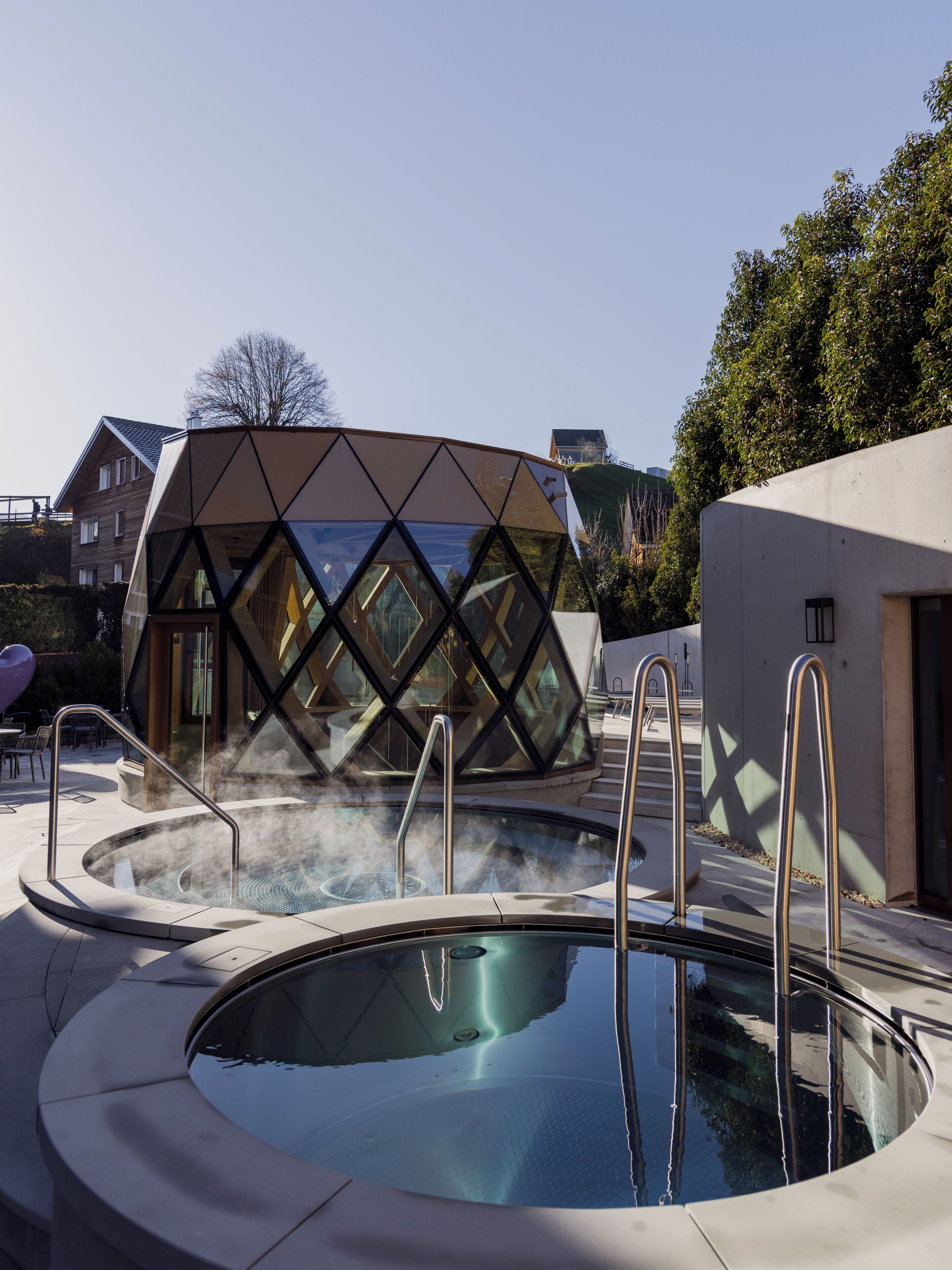 4 indoor pools, 4 outdoor pools