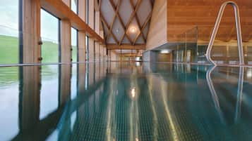 4 indoor pools, 4 outdoor pools