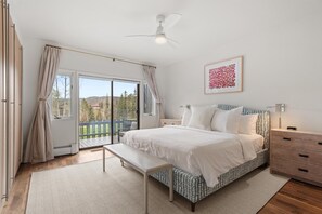 3 bedrooms, desk, iron/ironing board, free WiFi