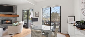 Meadow Mountain Vista: Multi-Level 3BR w/ Hot Tub