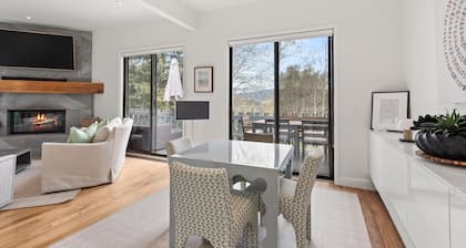 Meadow Mountain Vista: Multi-Level 3BR w/ Hot Tub