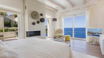 6 slaapkamers, een strijkplank/strijkijzer, reisbedje, gratis wifi