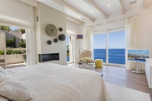 6 habitaciones, tabla de planchar con plancha y cuna de viaje