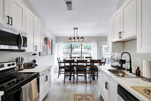 Fridge, microwave, oven, stovetop - Modern Paradise | Hot Tub Game Room Swing Set BBQ (San Antonio)