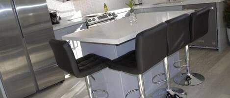 Frigorífic, microones, forn i placa de cuina