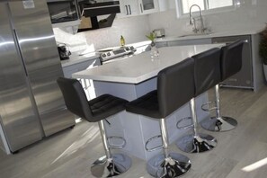 Frigorifero, microonde, forno, lavastoviglie