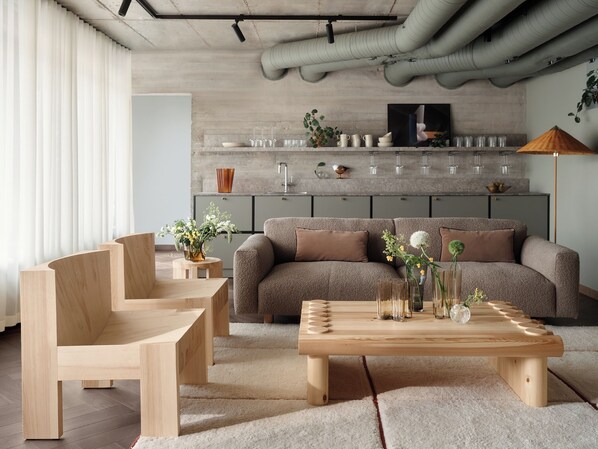 โต๊ะทำงาน, พื้นที่ทำงานแบบใช้แล็ปท็อป, เตารีด/โต๊ะรีดผ้า, Wi-Fi ฟรี