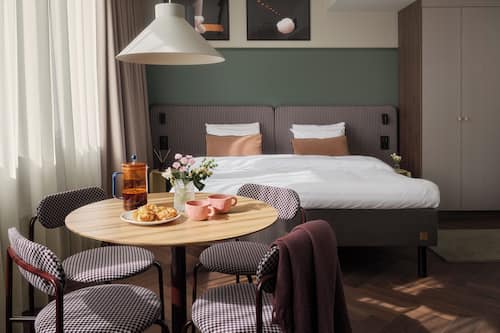 Chambre Confort avec lits jumeaux | Bureau, espace de travail pour ordinateurs portables