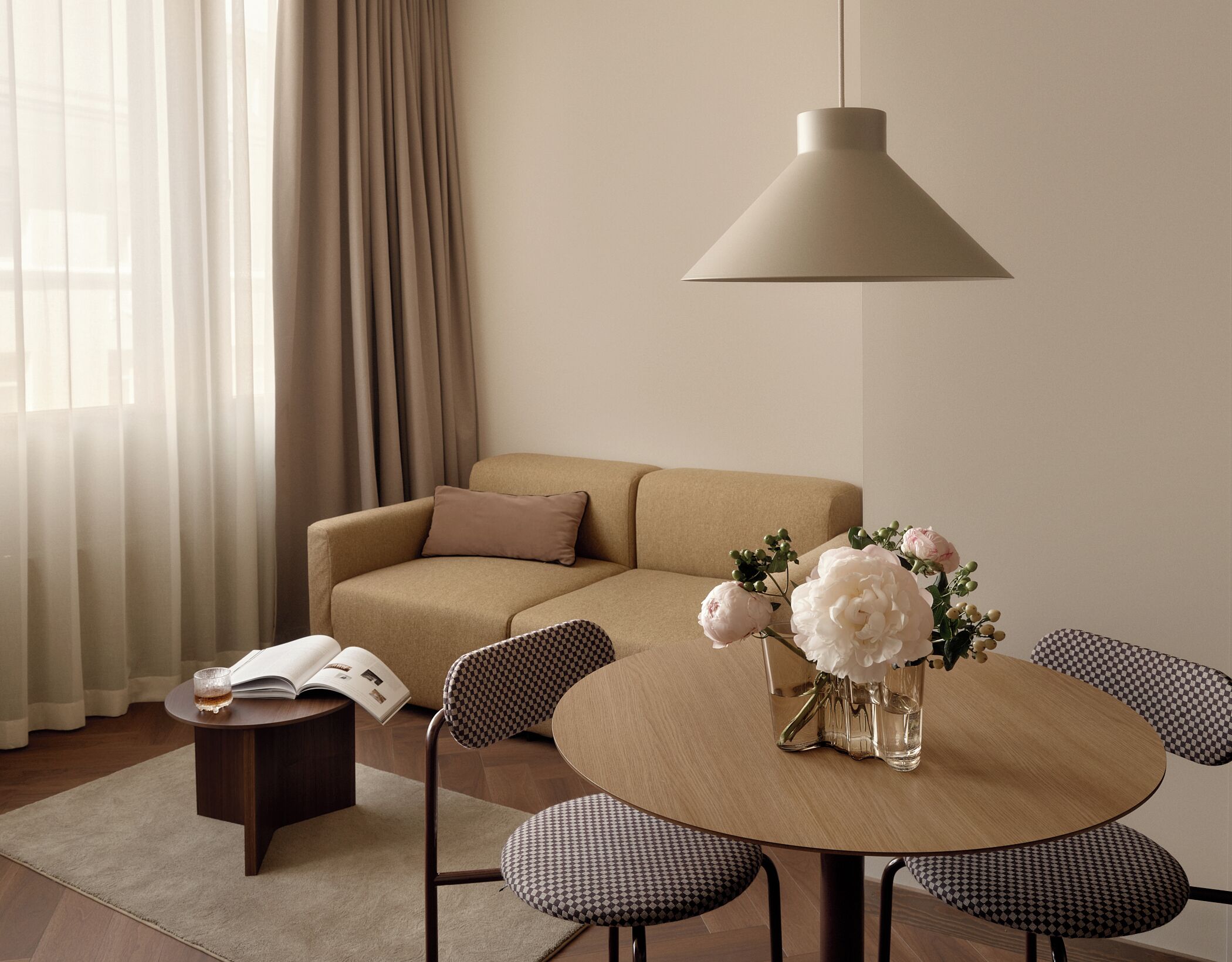 Deluxe Quadruple Room | Desk, laptop workspace, iron/ironing board, free WiFi