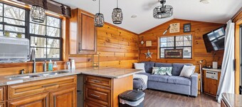Log Cabin/Funky Jungle at Lakeshore Campground /On Lake/Sleeps 4