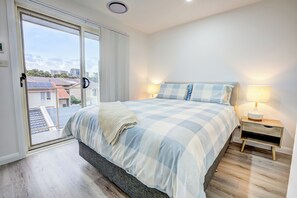 4 dormitorios, tabla de planchar con plancha, wifi y ropa de cama