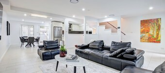 Lakeview Family Retreat: Canberra-Cozy Townhouse!