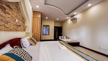 2 habitaciones, escritorio y espacio para trabajar con laptop