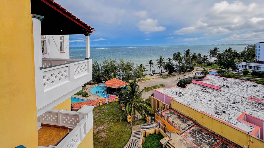 Kuzuri Kwetu Beachfront Apartments
