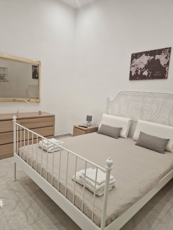 1 bedroom, free WiFi, bed sheets