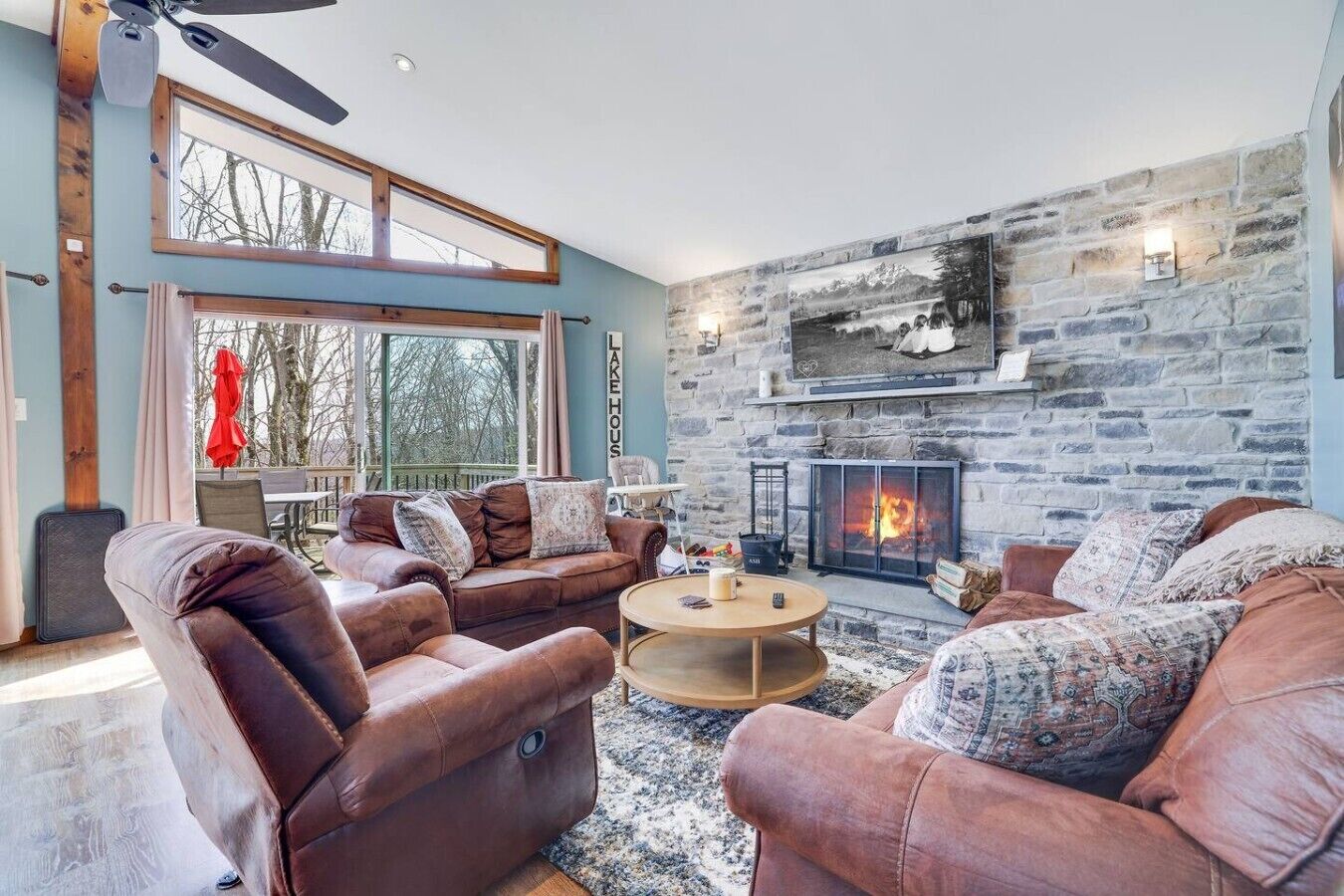 Smart TV, fireplace, ping pong