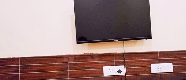 Chambre Double Deluxe, vue ville | Bureau, espace de travail pour ordinateur portable, draps fournis