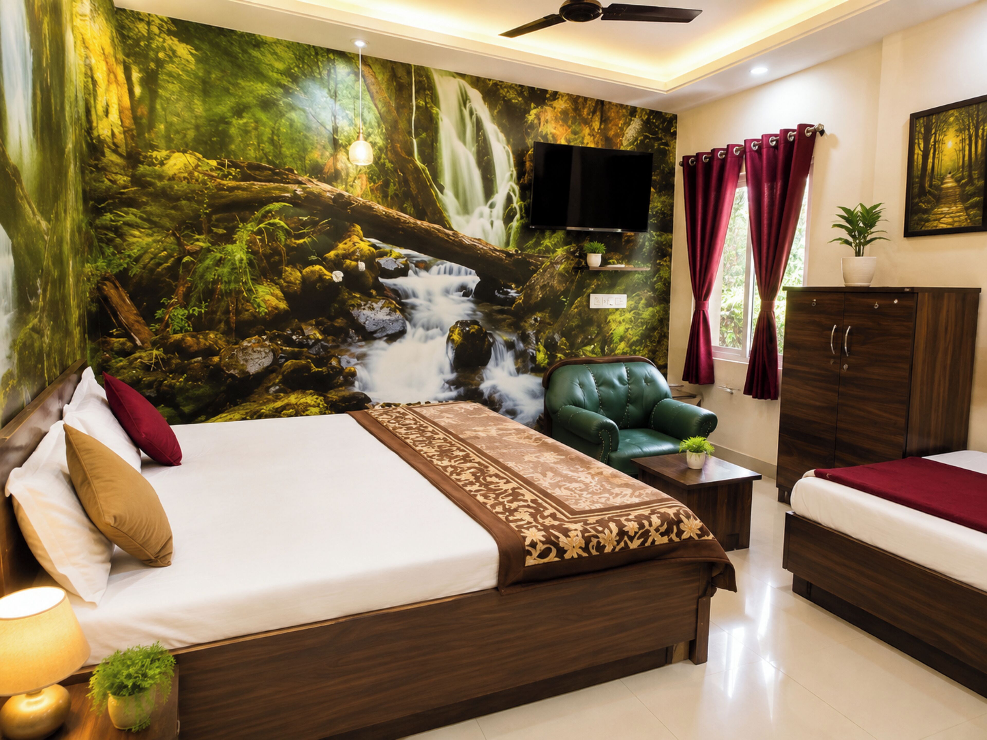 Deluxe Triple Room, Air conditioning | Hypo-allergenic bedding available, desk, bed sheets