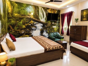 Deluxe Triple Room, Air conditioning | Hypo-allergenic bedding available, desk, bed sheets - Hotel Gayatri palace Vrindavan (Vrindavan)