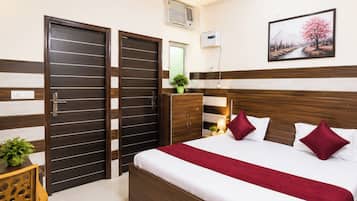 Hypo-allergenic bedding, desk, bed sheets