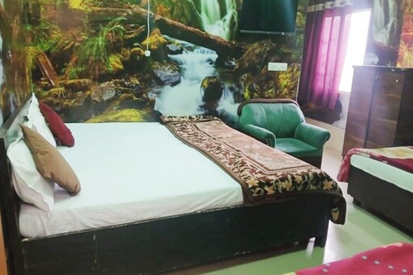 Deluxe Double Room, City View | Desk, laptop workspace, bed sheets