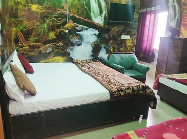 Deluxe Double Room, City View | Desk, laptop workspace, bed sheets