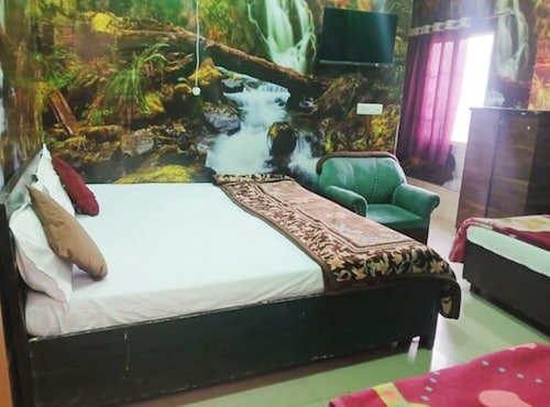 Hotel Gayatri palace Vrindavan