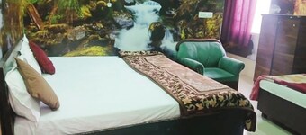 Hotel Gayatri palace Vrindavan