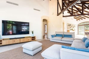 TV, lareira